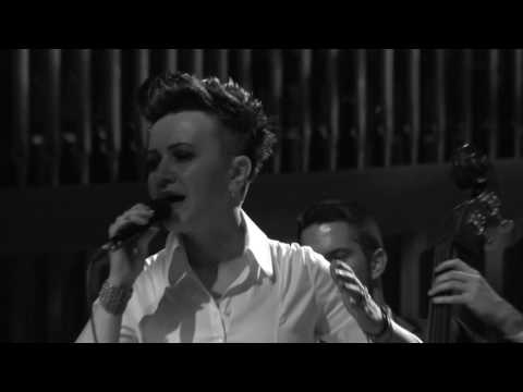 AMIRA MEDUNJANIN - AKO ZNAŠ BILO ŠTO ft. Zagrebački Solisti