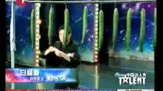 Chinese Guy Cuts Cucumbers With Cards on a Talent Show