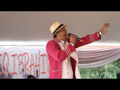 Live Music EGMC With. 'HENDY RESTU'