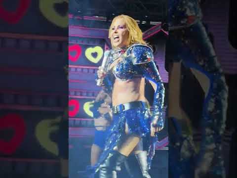 Joelma cantando Love you mon amor em Santa Maria das barreiras