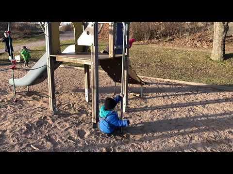 ToR H hoppar @ Lekplatsen i LÖNNAMOHAGEN - Kallinge - 2022-01-21