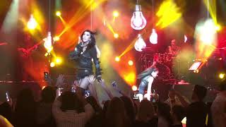 Hande Yener - Acı Veriyor (24.02.2018 MOİ Sahne Konseri)