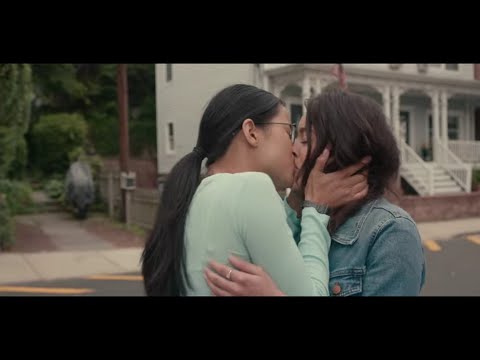 The Half Of It - Aster & Ellie Kiss