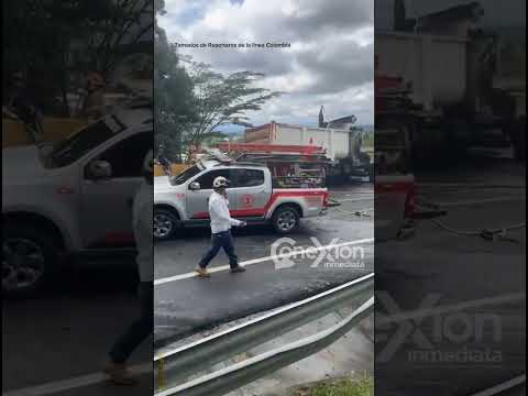 Grave  accidente de tránsito en la vía Cajamarca - Calarcá dejo varias personas heridas