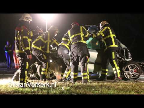 Zwaar ongeval A28 't Harde: vrachtwagen rijdt in op file - ©StefanVerkerk.nl