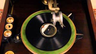 Brunswick 1917 Pat. Carved Mahogany Windup Phonograph Record Player Q-17478