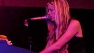 Charlotte Martin - 'Four Walls' (live)