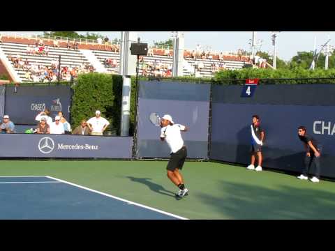 Akgul Amanmuradova serving