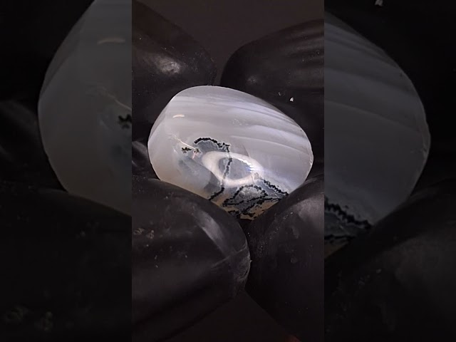 حجر عقيق ابيض كلر باند طبيعي