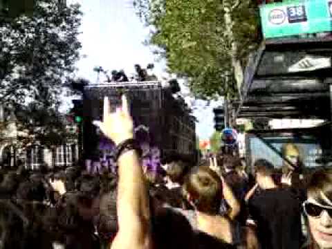 Technoparade 2009 AXWELL - 01