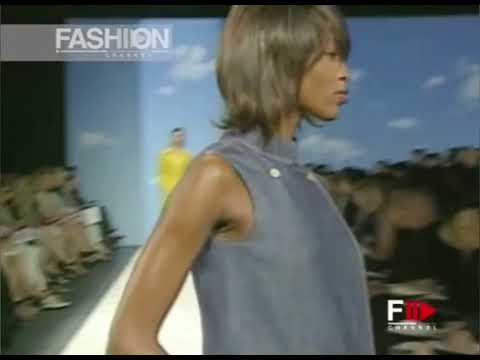 Naomi On The Runway - Oscar De La Renta Spring/Summer 2000
