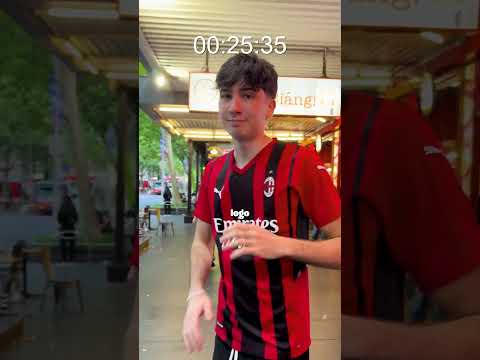 Ma quanto tempo ci metto a trovare un logo del Milan, in giro per l’Australia?! ❤️🖤 #milan #calcio