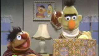 Sesame Street: Surprise Present