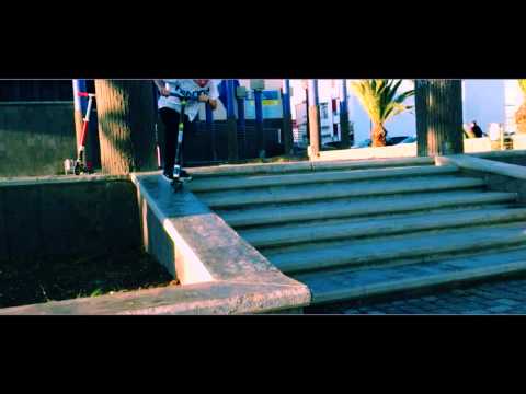 Scooter frestyle grindando