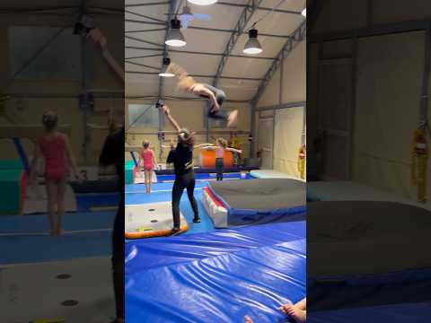 PRIMO DOPPIO INDIETRO PER EMMA 🚀💛 #ginnastica #ginnasticaartistica #double #gym