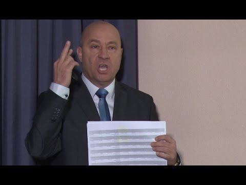 Człowiek w kapturze... Jak można być wiceprezesem 