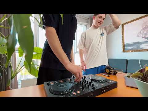 Groovy House Music Mix / Trip DJ Set / by Aqua