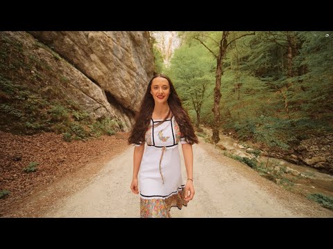 Laura Dinu - Început fără sfârșit (Official Video)