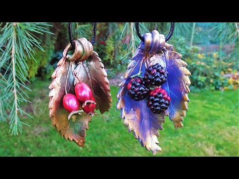 Berry & Leaf Necklace in Polymer Clay, a Tutorial
