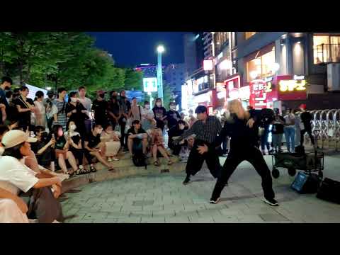 MONDAY. JINHO & SEUNGJUN. DYNAMIC FASCINATING HONGDAE BUSKING.