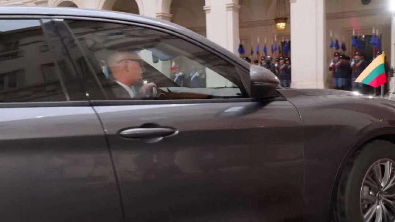 Meloni scherza con Presidente lituano Nauseda: Sembri ancora più alto dell'ultima volta