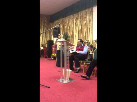 Sora Ramona din biserica2