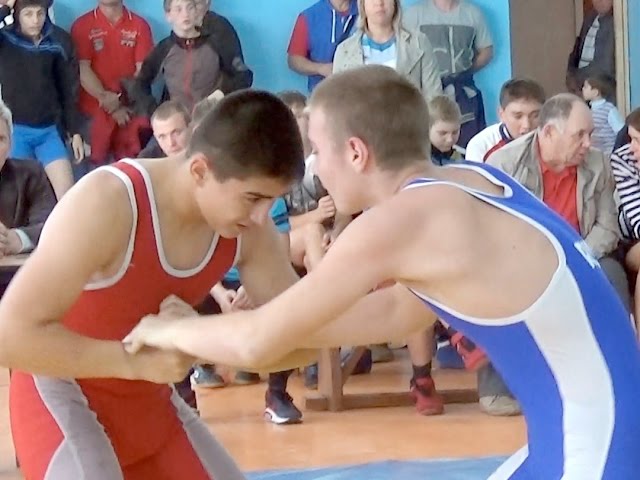 В Ангарске определили сильнейших борцов региона