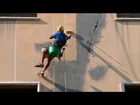 OPERAI ACROBATI AL LAVORO IN CENTRO A PISTOIA