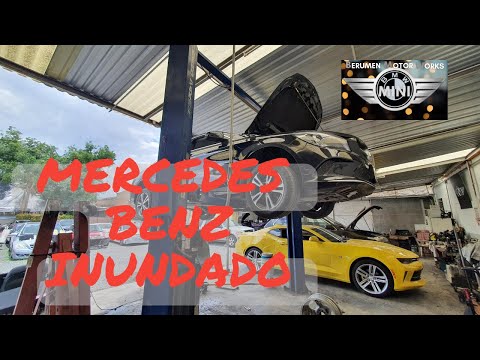 Mercedes Benz Inundado