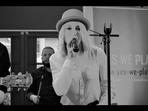Valerie - Amy Winehouse (Live unplugged cover by Yes We Play! feat. Lisa Bund)