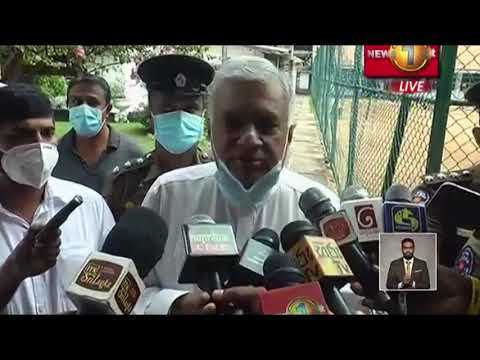 Party leaders cast their vote