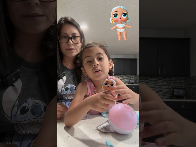 Vídeo relacionado con L.O.L. Surprise! Loves Hello Kitty and Friends Tots - Incluye 1 Muñeca, Viene con Moda y Accesorios, Pelota con Forma de Hello Kitty, Embalaje Ciego, Colecciona Las 8 Muñecas