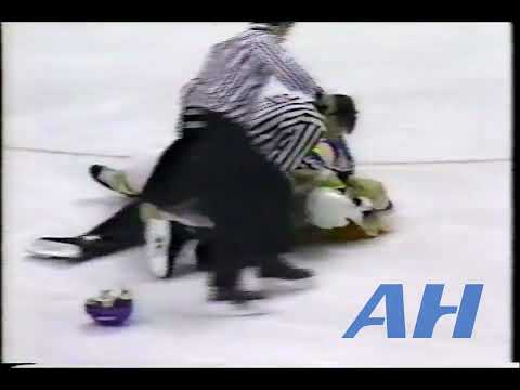 NHL Oct. 18, 1990 Ken Sabourin,CGY v Sergio Momesso,STL Calgary Flames St. Louis Blues