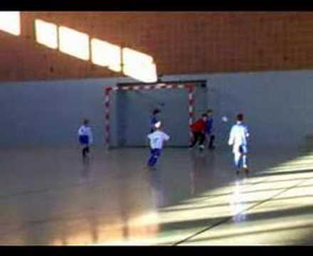 Hendrik hat den Ball