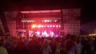 Beach Boys cover Beatles and Stones for encore