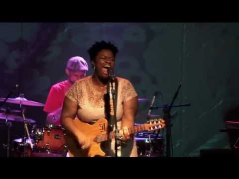 Ellen Oléria e Banda Pret.utu - "Marimba"