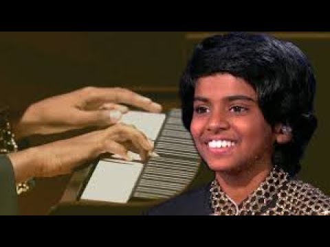 The World's Best   'Mini Maestro' Dazzles Judges Playing Piano At Lightning Speed In Audition