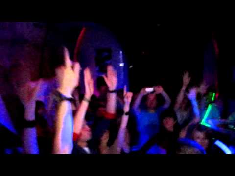 Melanie Morena playing "how we gonna live" at Base Music Club/Cracow