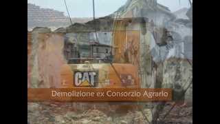 preview picture of video 'Osimo: la demolizione dell'ex consorzio agrario'