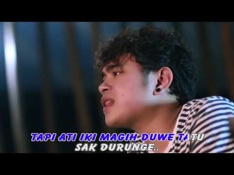 VITA ALVIA FT NANDA FERARO   NGERTENI RIKO BEST