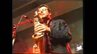 ELDEN ÄR LÖS- I SVERIGE! Mikael Wiehe: "VI LÅTER OSS INTE BESEGRAS!"