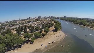 preview picture of video 'Discovery Park, Sacramento, on a 108 degree day'