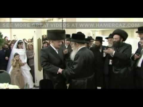 Pshevorsker Rebbe, R' Leibish Leizer, Dancing With A Chosson