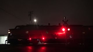 preview picture of video 'SP 6051 Leads SSRR Polar Express Holiday Train, Broadway Railroad Crossing, Sacramento CA'
