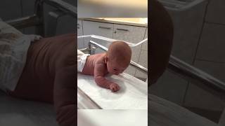 Download lagu This newborn baby is already crawling 😱 mp3