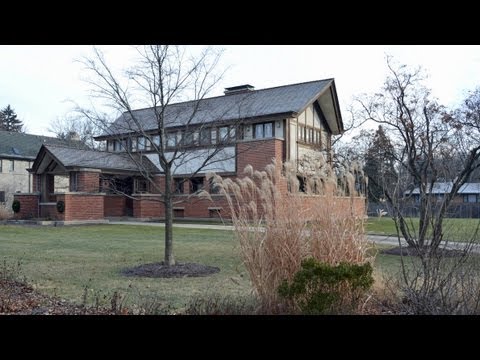 Griffin’s Emery House in Elmhurst, still for sale