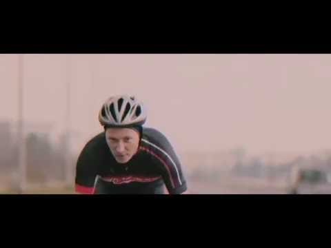 Belgian famous singer Helmut Lotti disappears on his bike!