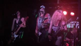 Nashville Pussy - Hate And Whiskey &amp; Going Down Swinging - Gruta &#39;77 - 08.07.16