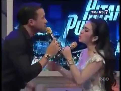 Syahrini feat Maruli Tampubolon "Cinta Sendirian) Live @Hitamputih Trans7