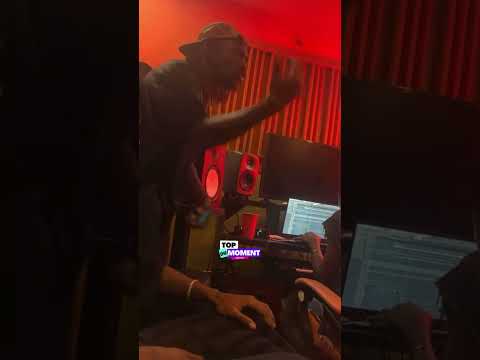 Doupi papillon actuellement au studio nous prépare un hit en hommage à Dj Arafat 😍🔥 #DoupiPapillon